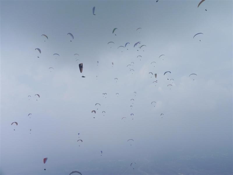 saichai paragliding taiwan 2 (Medium).jpg