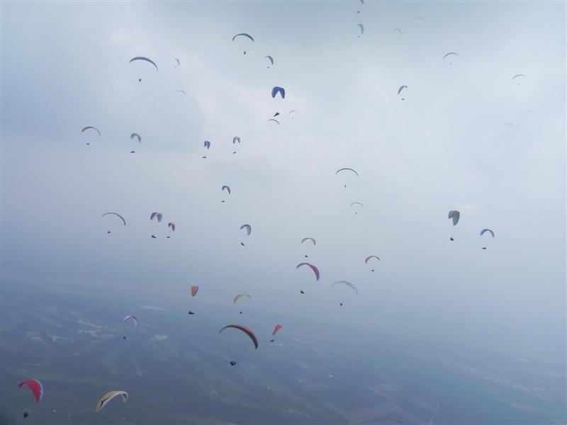 saichai paragliding taiwan 3 (Medium).jpg