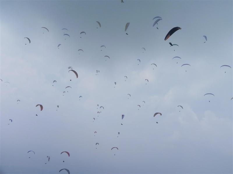 saichai paragliding taiwan 4 (Medium).jpg